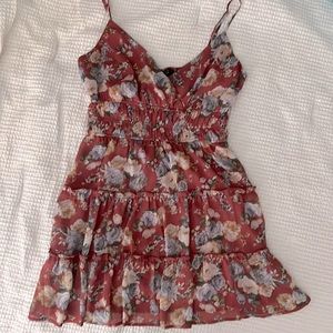 Super cute, never been worn flowy floral dress!